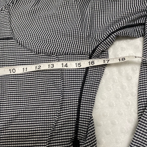 Lululemon Sweater (size 8) - Picture 6 of 8